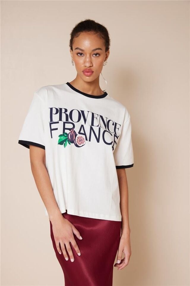 KONTRAST DETAYLI YAZI BASKILI T-SHIRT